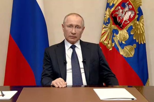 Путин поручил систематизировать поддержку русского языка за границей