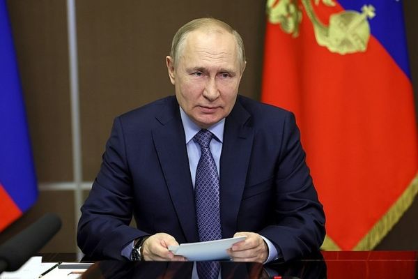 Путин критикует действия ведомств из-за разлива мазута в Черном море