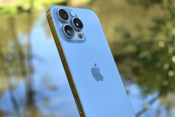 Цены на iPhone 16 Pro в России к началу 2025 года