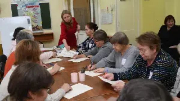 Череповецкие пенсионеры вновь посетят детские сады в проекте ДедСад