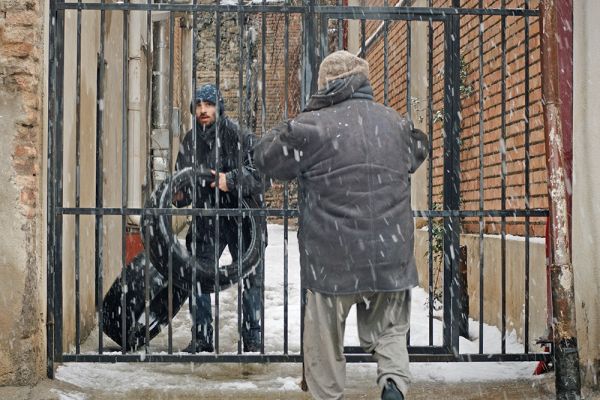 Фильм Снег в моем дворе Бакуры Бакурадзе исследует творческий кризис и общественные переживания