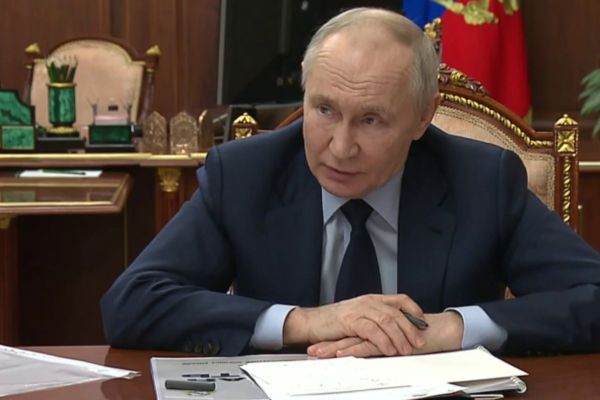 Путин обсудил меры поддержки жителей Курской области с новым губернатором