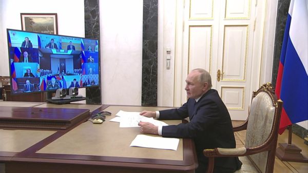 Путин подчеркивает важность обновления образовательных программ в России