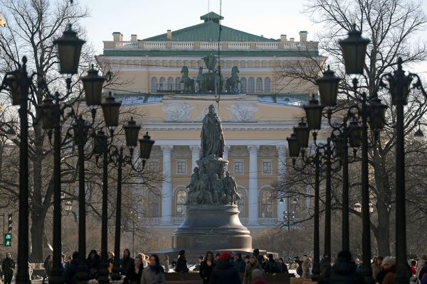 Александринский театр гастролирует в Москве с новыми спектаклями