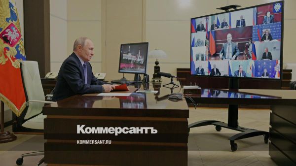 Путин обсуждает подготовку к природным чрезвычайным ситуациям на совещании Совета безопасности