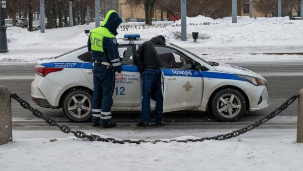 Инцидент с пьяным водителем в Колпино приводит к погоне с полицией