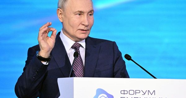 Путин обсудил технологическое развитие и отечественное производство на Форуме будущих технологий