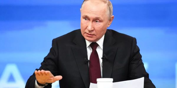 Путин предложил списать долги регионов