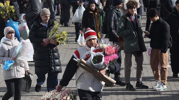 Выходные на 8 марта в 2025 году