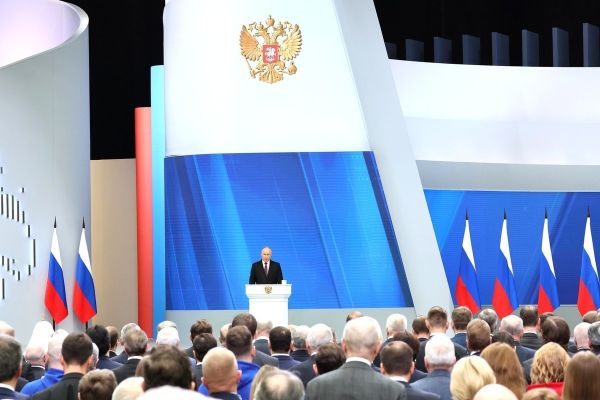 Путин предложил регионам снизить долги и активизировать инвестиции