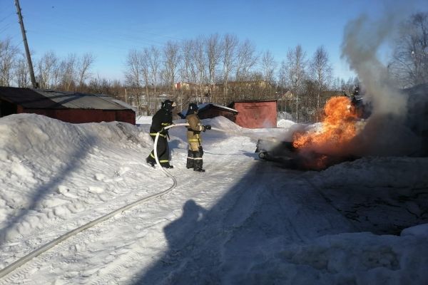 Пожар в гараже на Пролетарском проспекте в Кеми: быстрая ликвидация возгорания