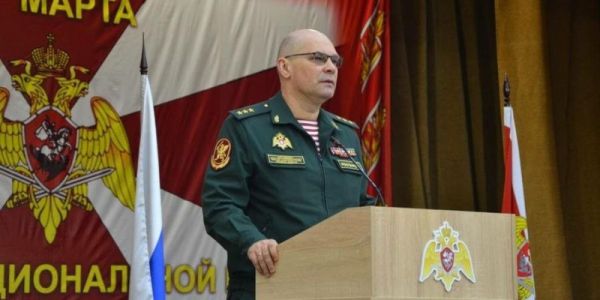 Генерал-полковник Олег Плохой вручил госнаграды военнослужащим