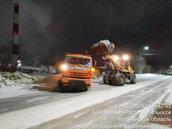 Уборка снега в Мурманске активизировалась в условиях холодной зимы