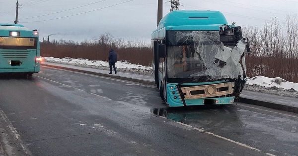 ДТП в Архангельске: наезд на световую опору и пострадавшие