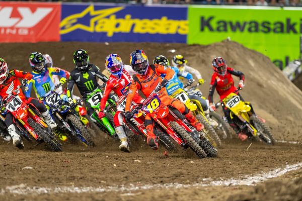 AMA Supercross 2024: Тройная корона в Индианаполисе и новости из MotoGP