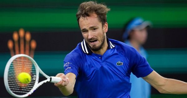 Даниил Медведев одерживает победу в полуфинале ATP в Индиан-Уэллсе