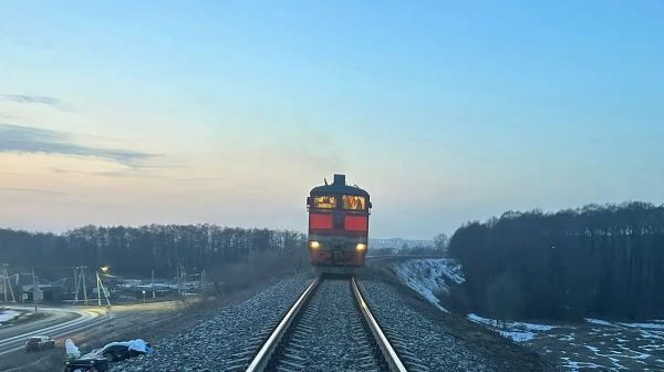 Трагедия на железной дороге: подростка сбил поезд в Воронеже