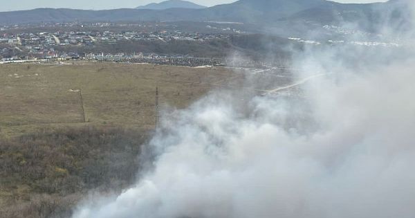 Пожар на мусорном полигоне в Новороссийске продолжается