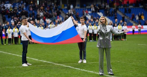 Полина Гагарина исполнит песню на матче Россия против Гренады