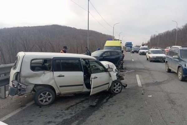 Серьезное ДТП на трассе во Владивостоке: важность внимательности за рулем