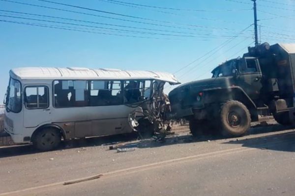 Дорожно-транспортное происшествие в Калуге: пассажирский автобус и грузовик