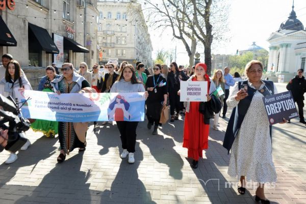 Марш за равные права цыганок в Кишиневе