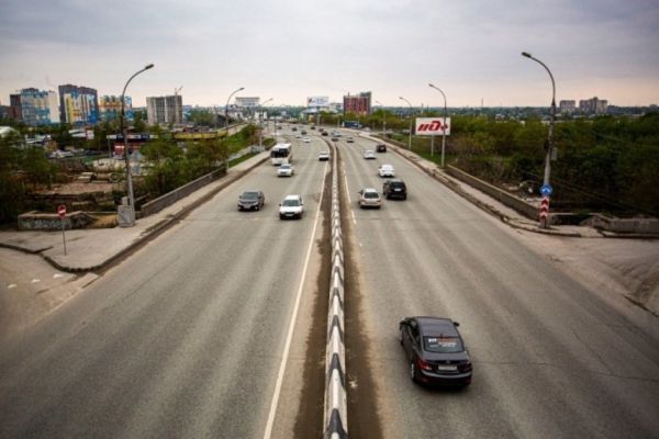 Инцидент в Новосибирской области: повреждено дорожное полотно и проведена спасательная операция