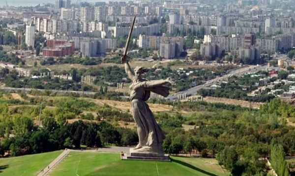 Обсуждение возвращения названия Сталинград для Волгограда