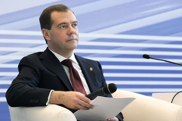 Медведев комментирует тарифную политику Трампа и её влияние на глобальную экономику