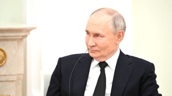 Путин показал свою кухню и гостиную в Кремле