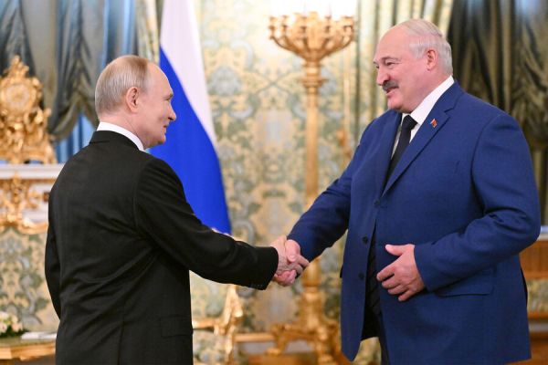 Владимир Путин поделился шоколадом и готовит документальный фильм о жизни в Кремле