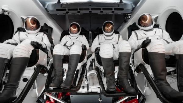 SpaceX анонсировала новейший скафандр EVA Suit для открытого космоса