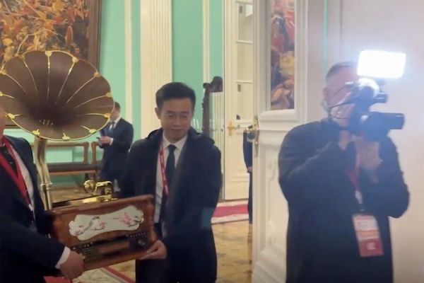 Визит Си Цзиньпина в Москву и уникальный подарок от Китая