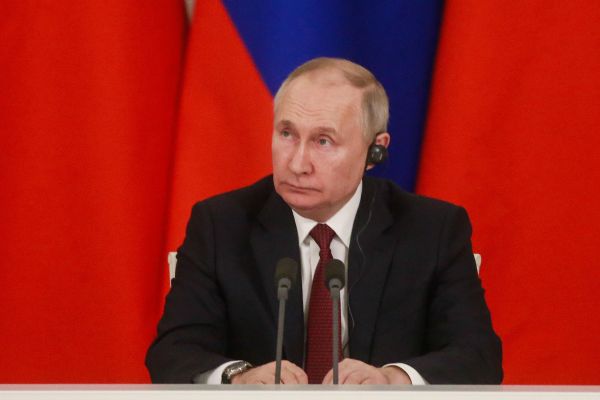 Путин встретился с Оливером Стоуном на 80-летии Победы