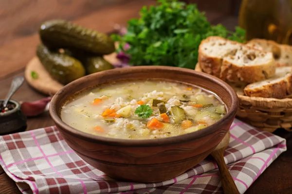 Рассольник вкусный традиционный суп русской кухни