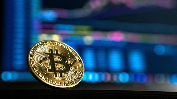 Курс биткоина вновь превышает 100 тыс долларов