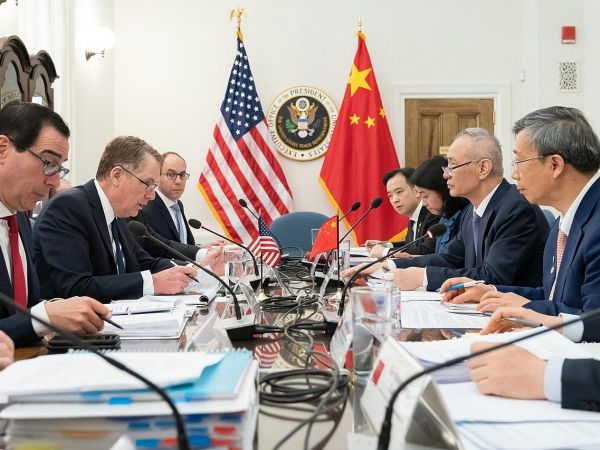 Соглашение США и Китая о тарифах влияет на рынки но не на биткоин ETF