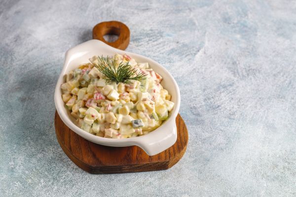Вкусный салат с сельдью и овощами простой рецепт