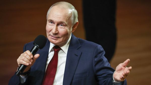 Президент Путин обсудил обучение в центре Сириус с учениками и преподавателями