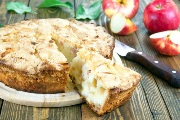 Классическая шарлотка из яблок и ее современные варианты
