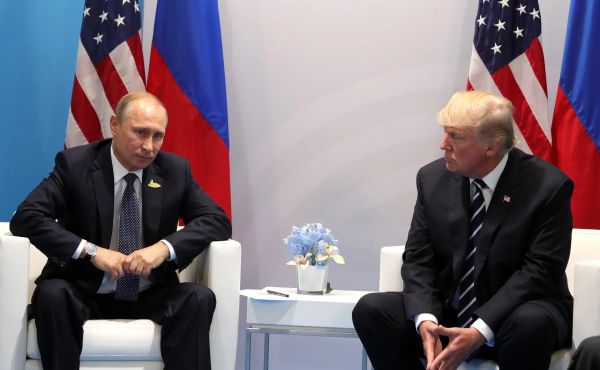 Разные стили общения Путина и Трампа в переговорах