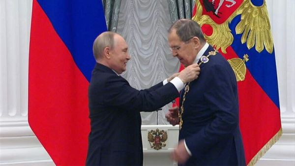 Путин вручил Лаврову Орден Святого апостола Андрея Первозванного