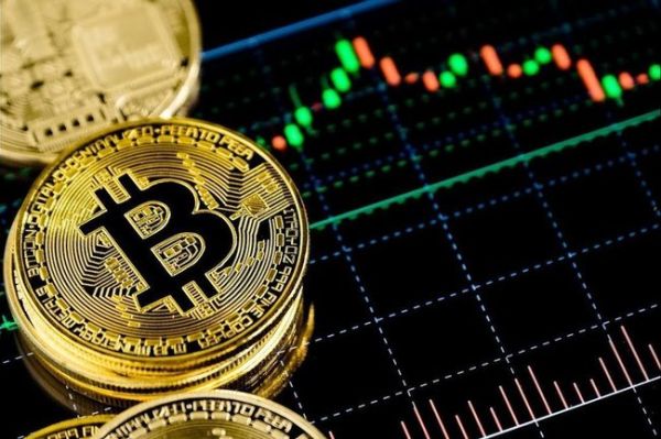 Биткоин достигает рекорда на фоне роста интереса к криптовалютам