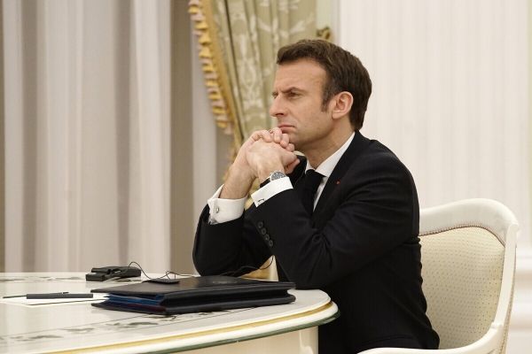 Николя Дюпон-Эньян требует отставки Макрона после инцидента с Трампом и Зеленским