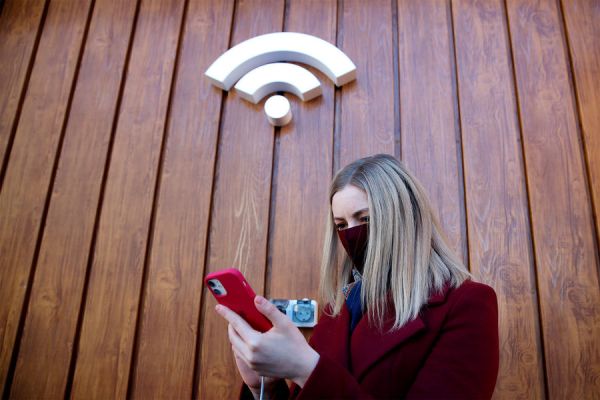 Как защитить себя от мошенников при использовании общественных Wi-Fi