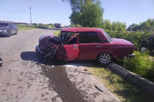 Столкновение автомобилей в Воронежской области: пострадали три человека