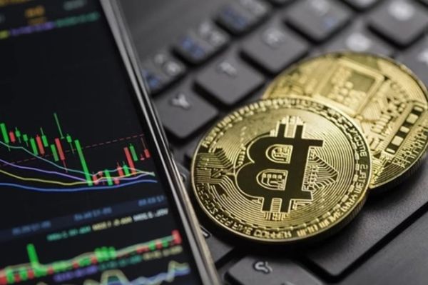 Биткойн ставит новые рекорды с ценой 1096 тысяч долларов