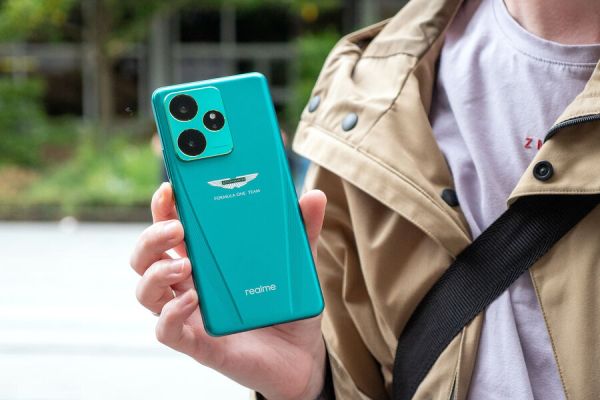 Презентация смартфона Realme GT 7 и его версии GT 7 Dream Edition