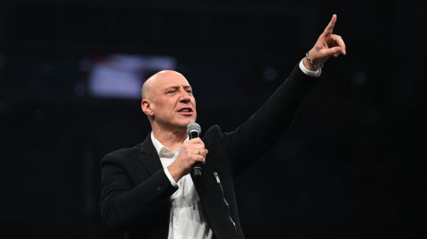 Денис Майданов о судьбе уехавших артистов и российской культуре