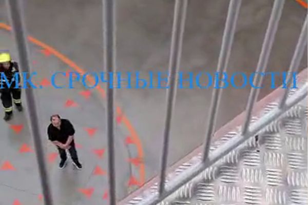 Спасение пассажиров на аттракционе в парке Остров мечты